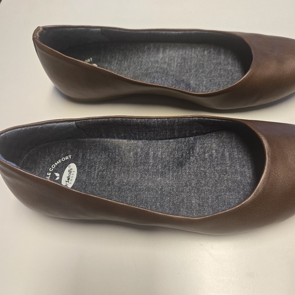 EUC Giorgie flat size 9 - Picture 3 of 6